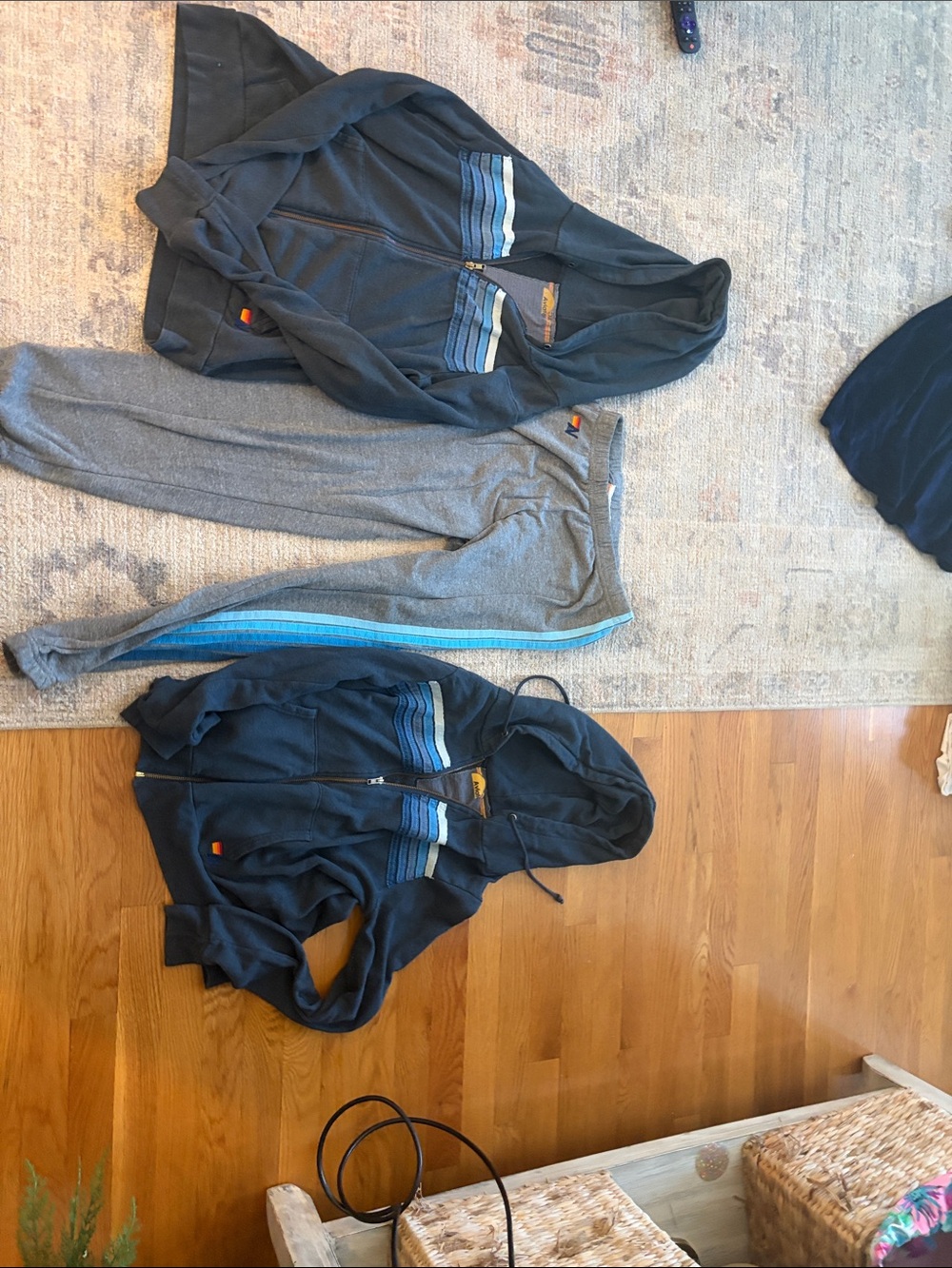 3 pack aviator nation. S sweatshirt. M sweatshirt.  L sweatpants